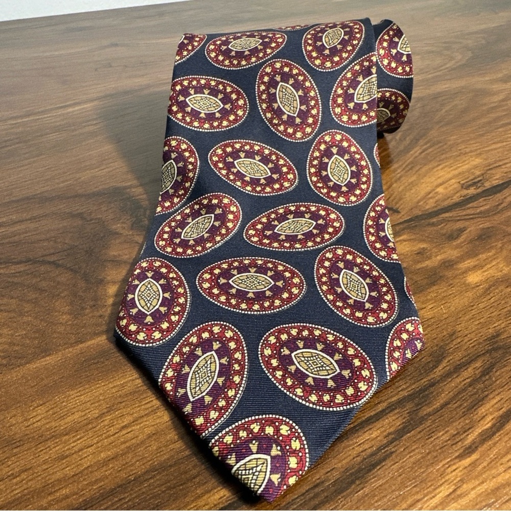 Elegant Patterned Tie in Blue and Red‎
